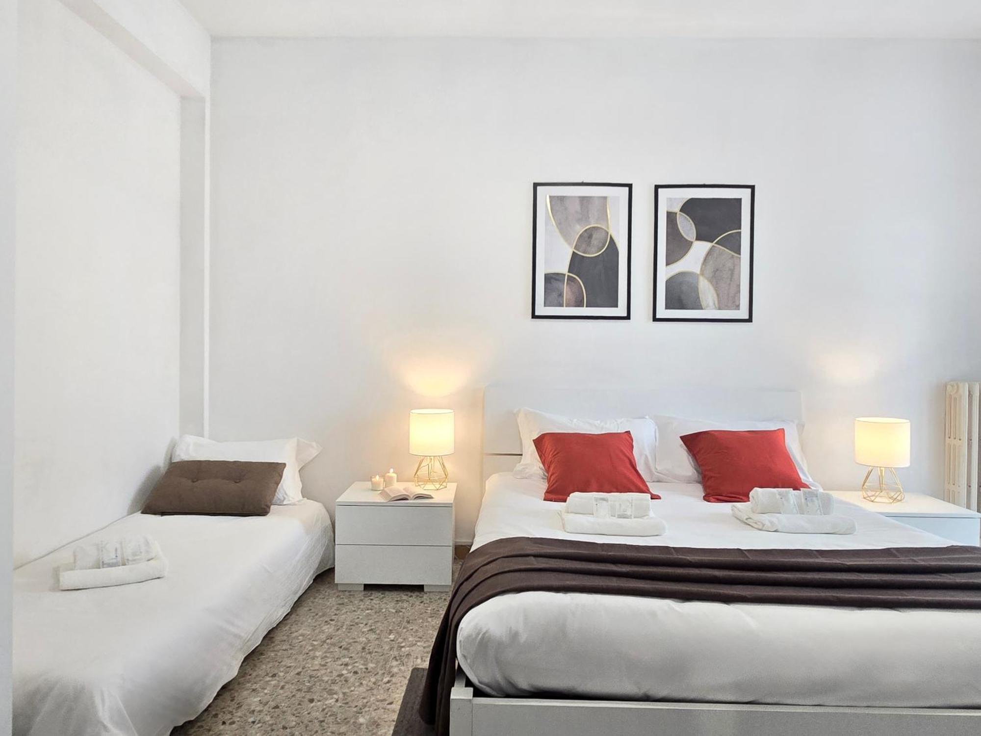 Romeway Apartment - Metro & Parking Buitenkant foto